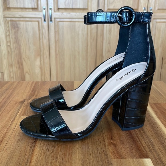 Qupid Shoes - Qupid Heeled Sandals Black Crocodile size 8